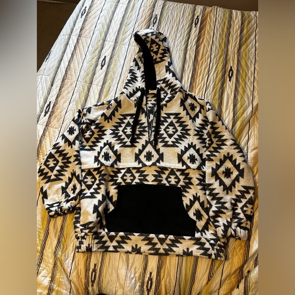 NWOT Black & White Aztec Print Western Quarter Zip Hoodie Pullover